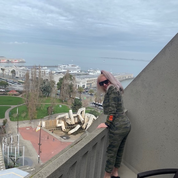 Forever 21 Camo Matching Sweat Suit 2 Pieces Set Pants And Hoodie Included - Picture 4 of 4